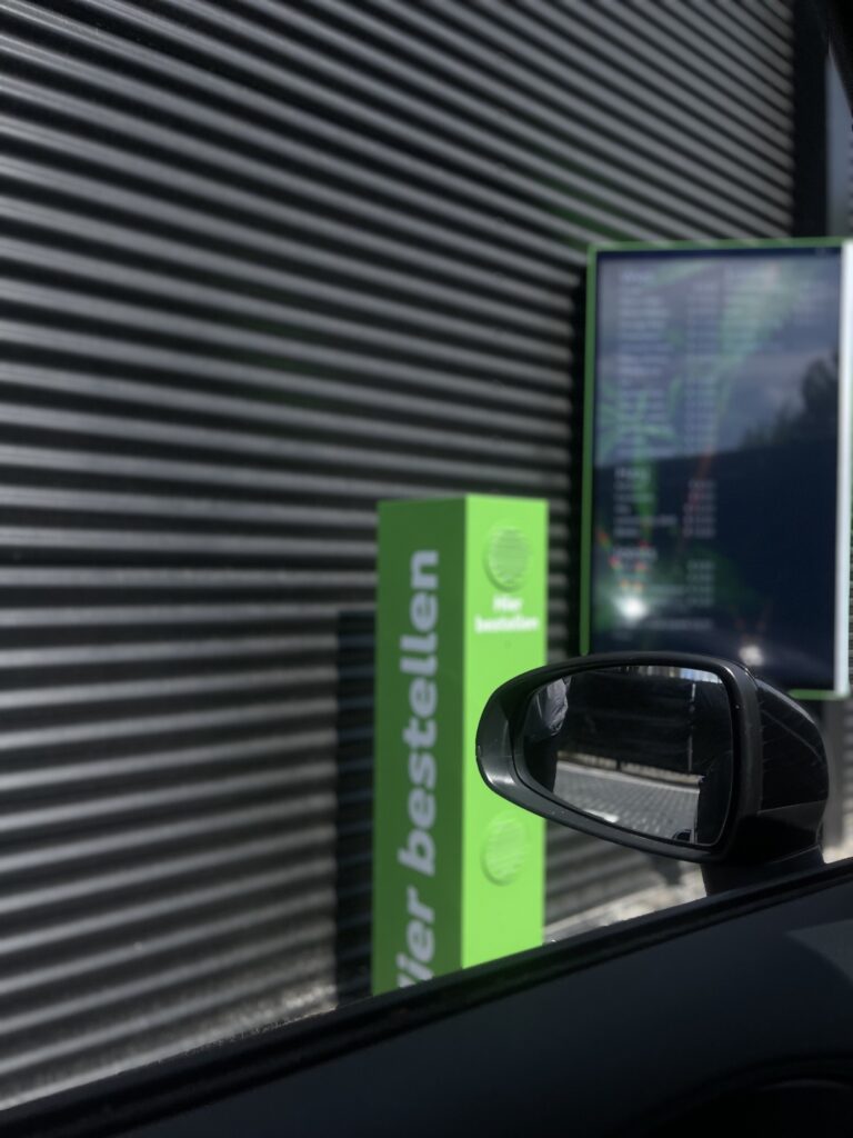 drive thru coffeeshop 3 bestelling doorgeven 2